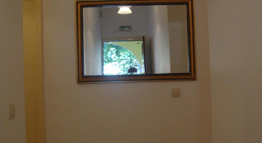 Image of Studio (2 Adults) 14