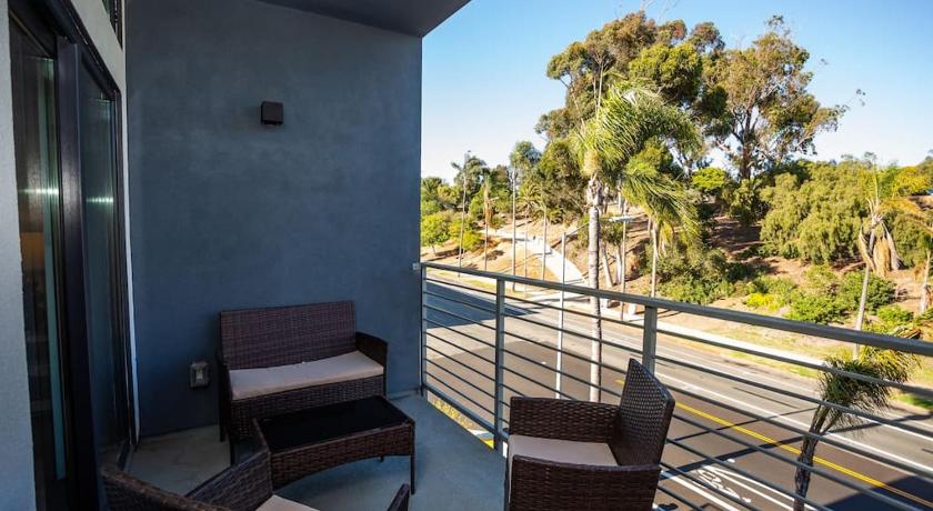Awesome Balboa and Downtown View with Cozy Patio photo