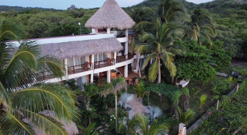 Alive Beach House — Hotel in El Transito
