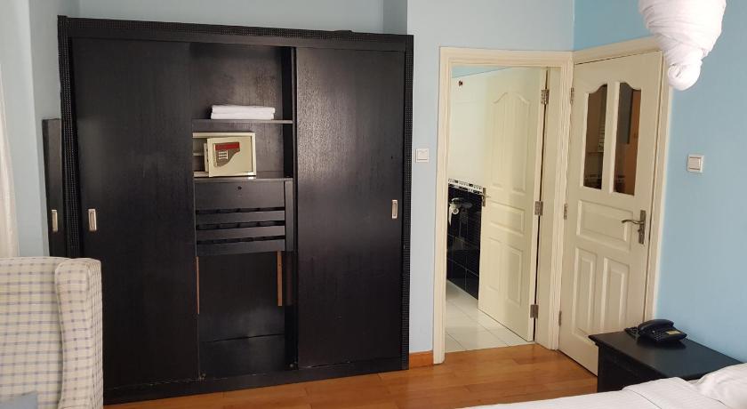 Natural Oak Apartments photo