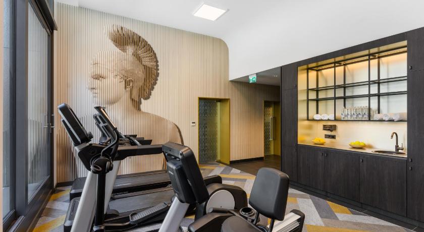 Emerald Downtown Luxury Suites with Hotel services photo
