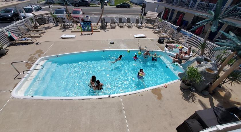 Sandbox Motel photo