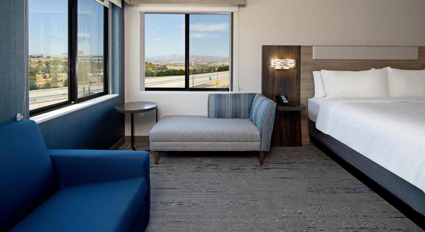 Holiday Inn Express and Suites Valencia - Santa Clarita