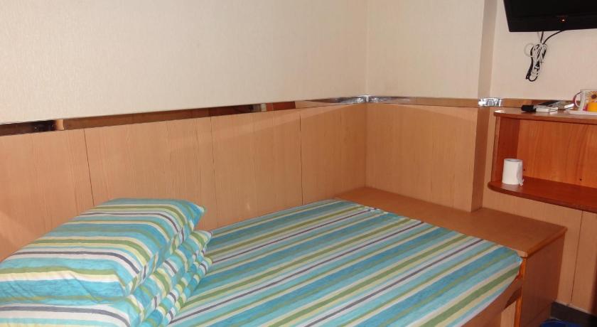Image of Double Room without Window 4
