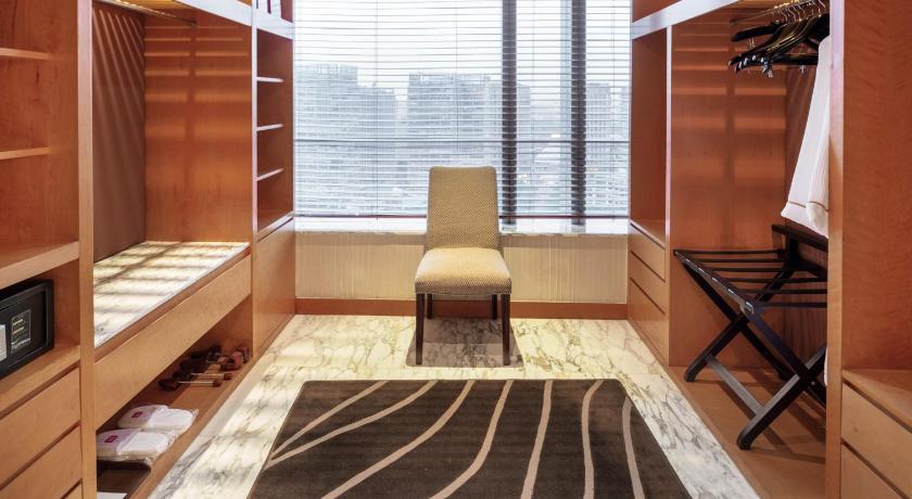 Image of Executive Suite King 8