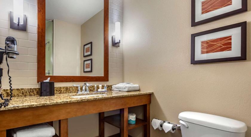 Comfort Inn & Suites Avera Southwest