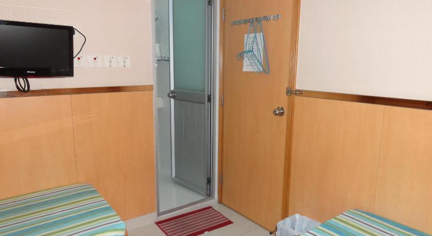 Image of Family Room with City View 4