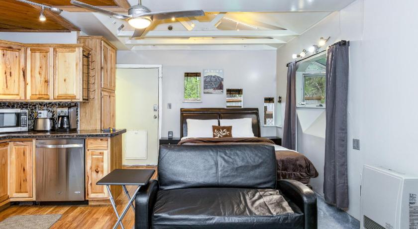 Girdwood (AK) Loveland Cottage 3-Star Accommodation suite