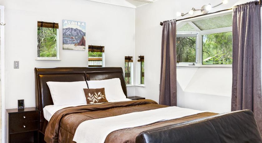 Girdwood (AK) Loveland Cottage 3-Star Accommodation view