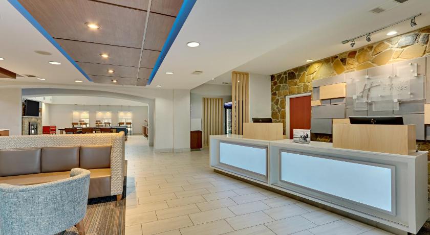 Holiday Inn Express & Suites Weatherford