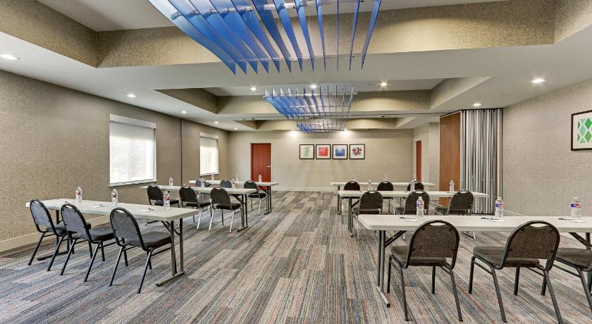 Holiday Inn Express & Suites Weatherford