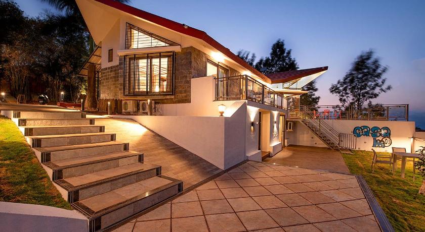StayVista at CasaMo Silver Oak Villa — Hotel in Mahabaleshwar