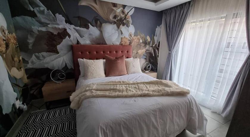 Koena Court Apartment 3 - With Uncapped Fiber Wi-Fi — Hotel in Johannesburg