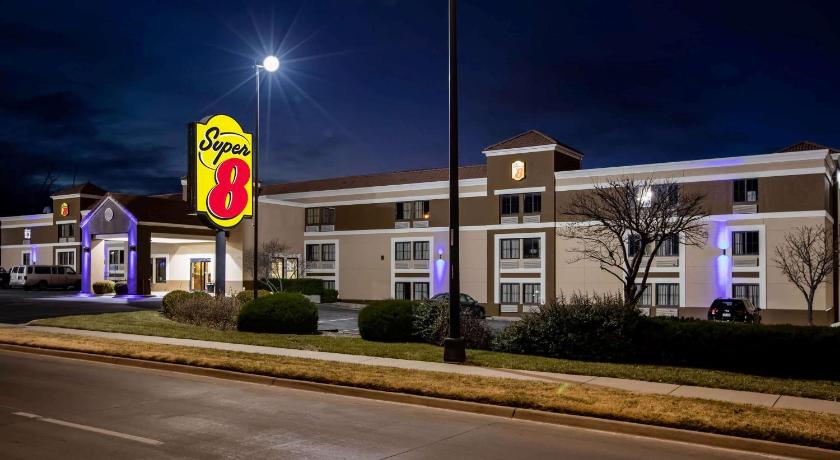 Super 8 By Wyndham Wichita East