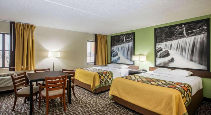 Super 8 By Wyndham Wichita East