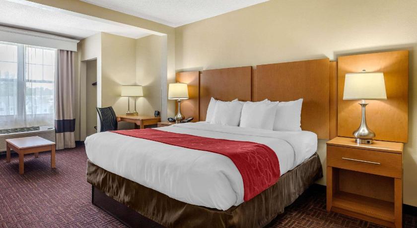 Comfort Suites Hanes Mall