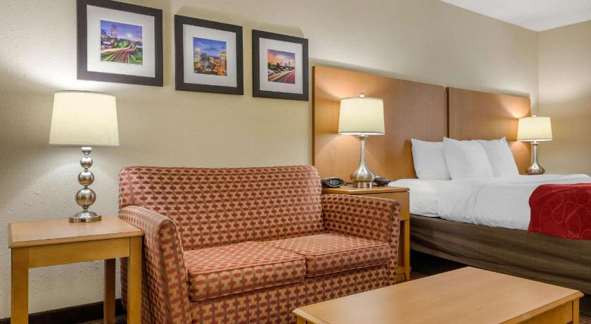 Comfort Suites Hanes Mall