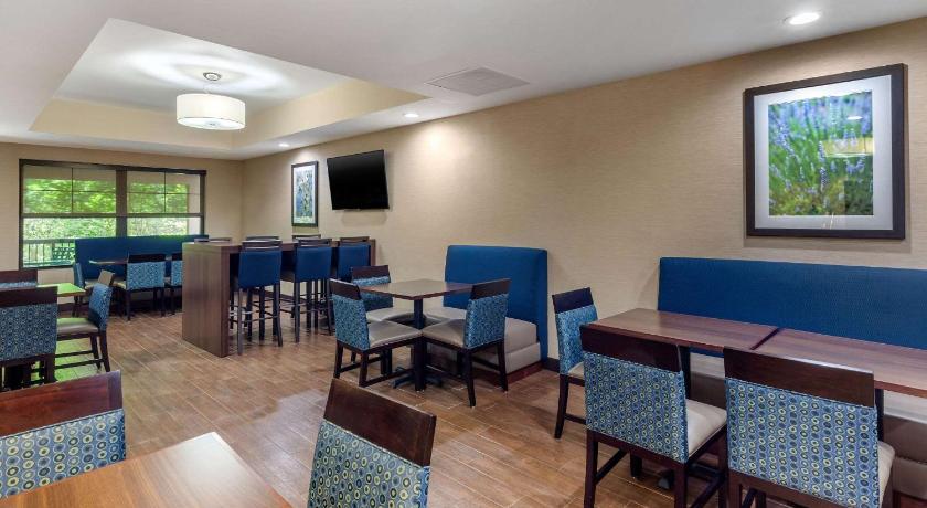 Comfort Suites Hanes Mall