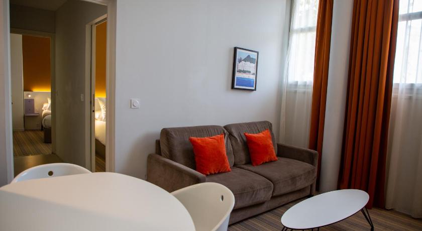 Two-Bedroom Apartment and Lounge Area with Sofa Bed, Privilege Appart Hotel Saint Exupery in Toulouse