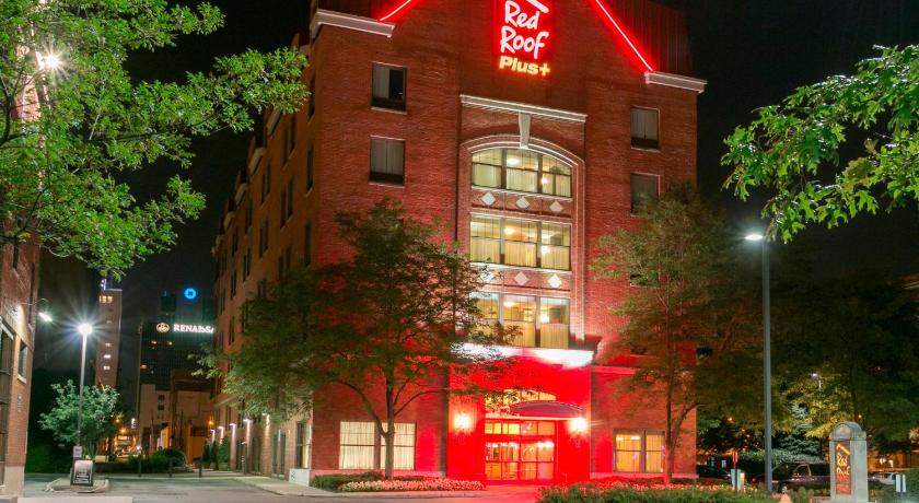 Red Roof PLUS+ Columbus Downtown-Convention Center