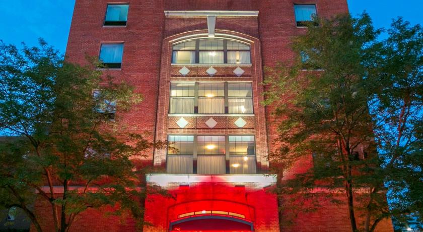 Red Roof PLUS+ Columbus Downtown-Convention Center