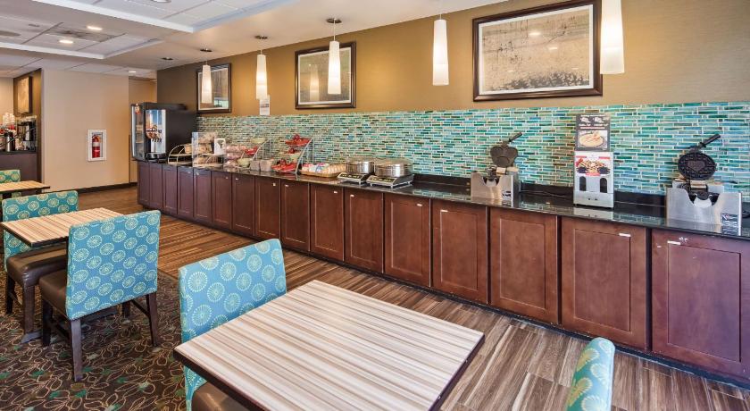 Best Western Plus Harrisburg East Inn & Suites