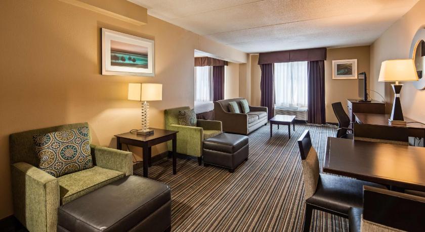 Best Western Plus Harrisburg East Inn & Suites