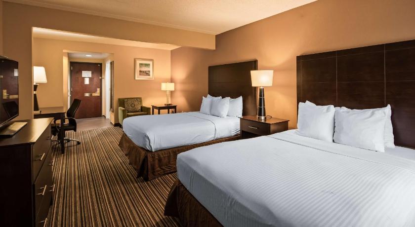 Best Western Plus Harrisburg East Inn & Suites