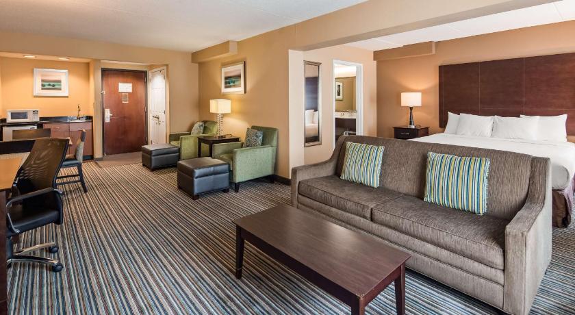 Best Western Plus Harrisburg East Inn & Suites