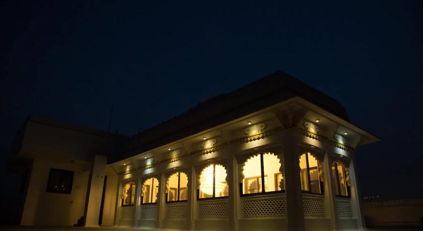 Hotel Nahargarh Palace