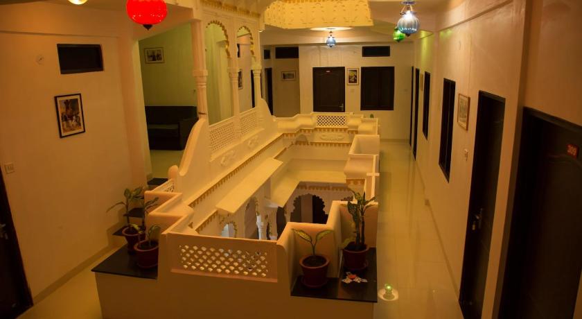 Hotel Nahargarh Palace