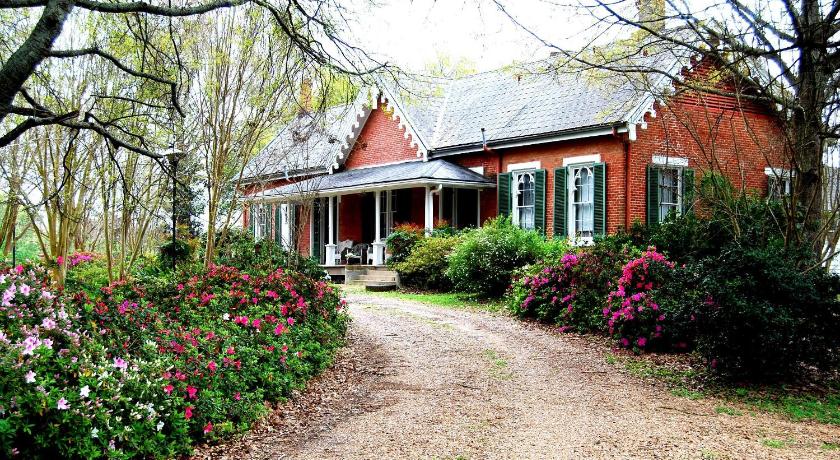 Glenfield Plantation Historic Antebellum Bed and Breakfast — Hotel in Natchez (MS)