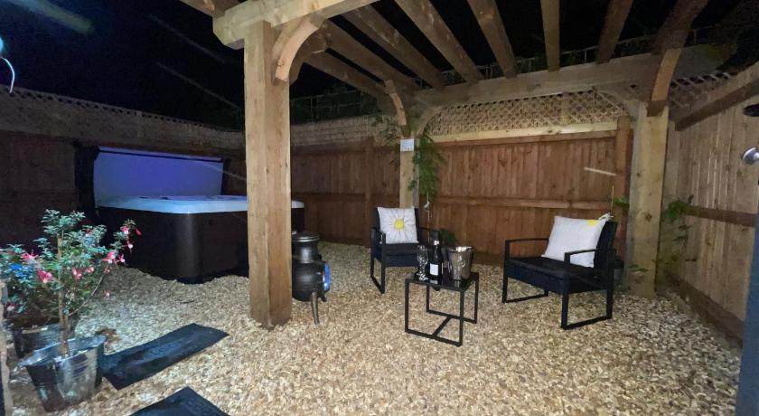 Coach House & Hot Tub Nr Bicester Village photo