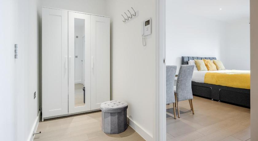 Luxury Studio Apartment St Albans - Free Parking with Amaryllis Apartments photo