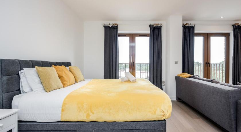 Luxury Studio Apartment St Albans - Free Parking with Amaryllis Apartments photo