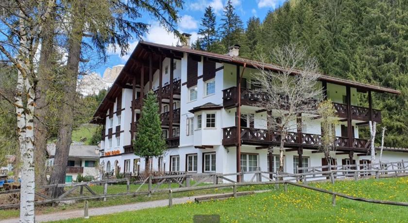 Park Hotel Faloria — Hotel in Canazei