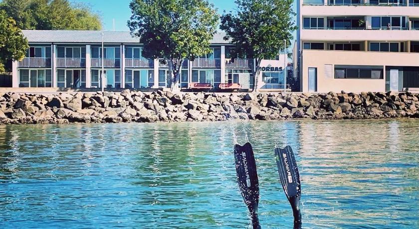Zorba Waterfront Motel photo
