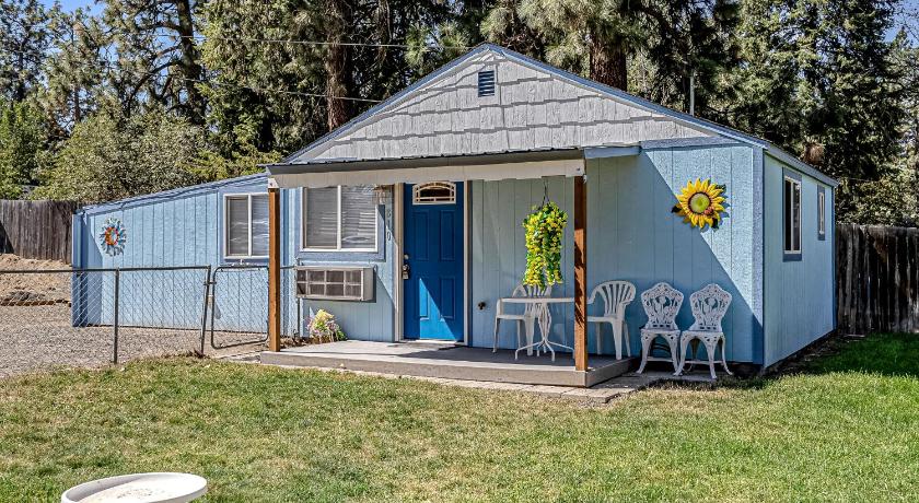 All About Blue — Hotel in Spokane Valley (WA)