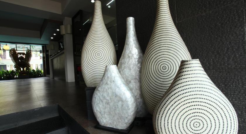 three vases sitting on top of a table, Sanur Agung Hotel in Bali