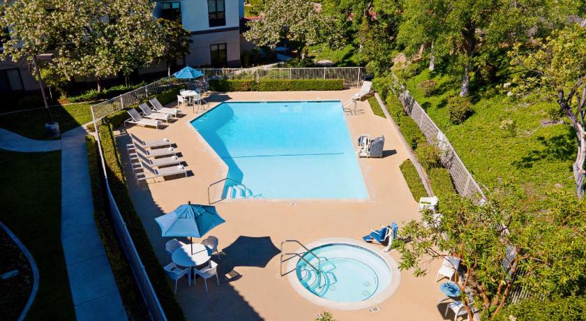 Best Western Valencia/Six Flags Inn & Suites