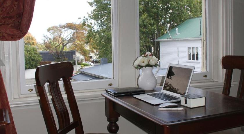 Image of Executive Studio 15