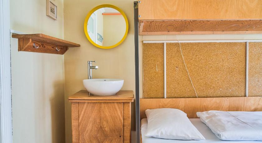 Image of Single Bed in 6-Bed Dormitory Room 2