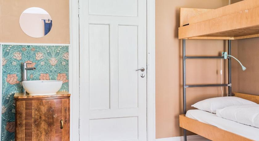 Image of Triple Room with Shared Bathroom 5