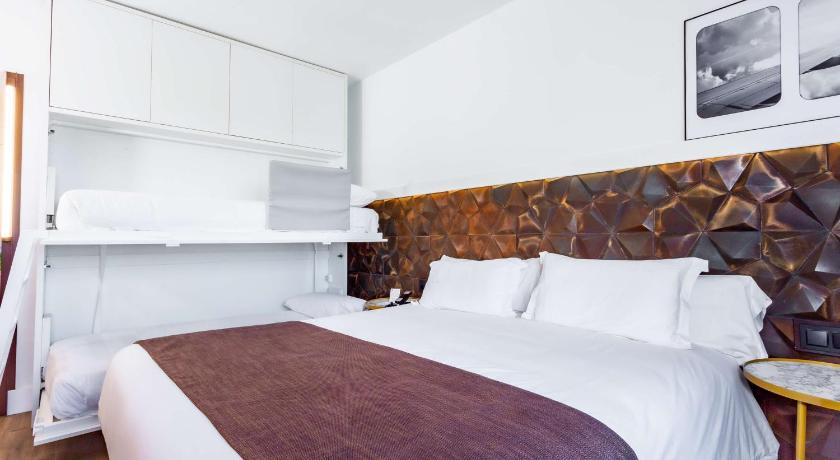 Image of Standard Room with One King and Bunk Bed - Non-Smoking 3