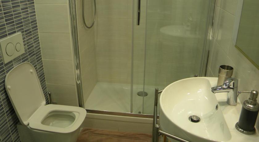 a bathroom with a toilet, sink, and shower, AbitaRoom in Bologna