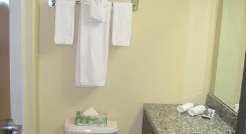 Super 8 By Wyndham Saskatoon Near Downtown photo