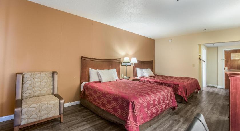 Econo Lodge Inn & Suites