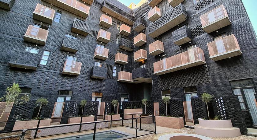 Maboneng City Building Free WiFi and Swimming pool — Hotel in Johannesburg