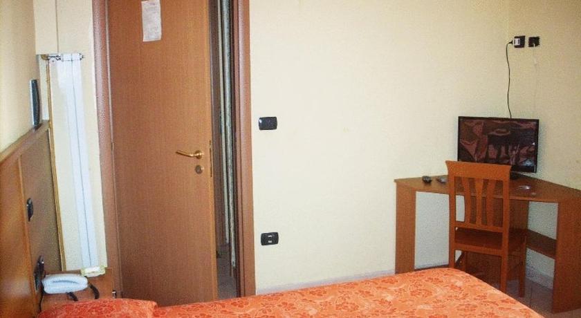 Image of Double Room with shared bathroom room 4