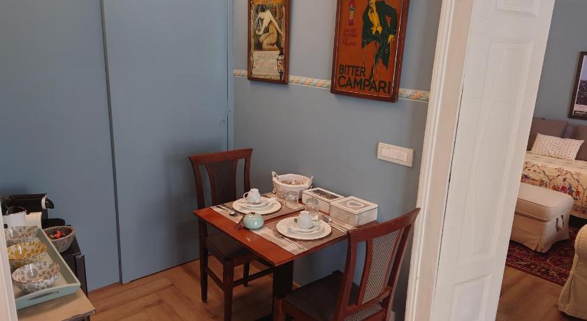 a dining room table with a picture on it, Ettore Manni B&B in Turin
